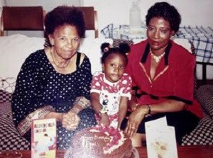 Pepi Sonuga with her mother and grandmother (Image: Instagram)
